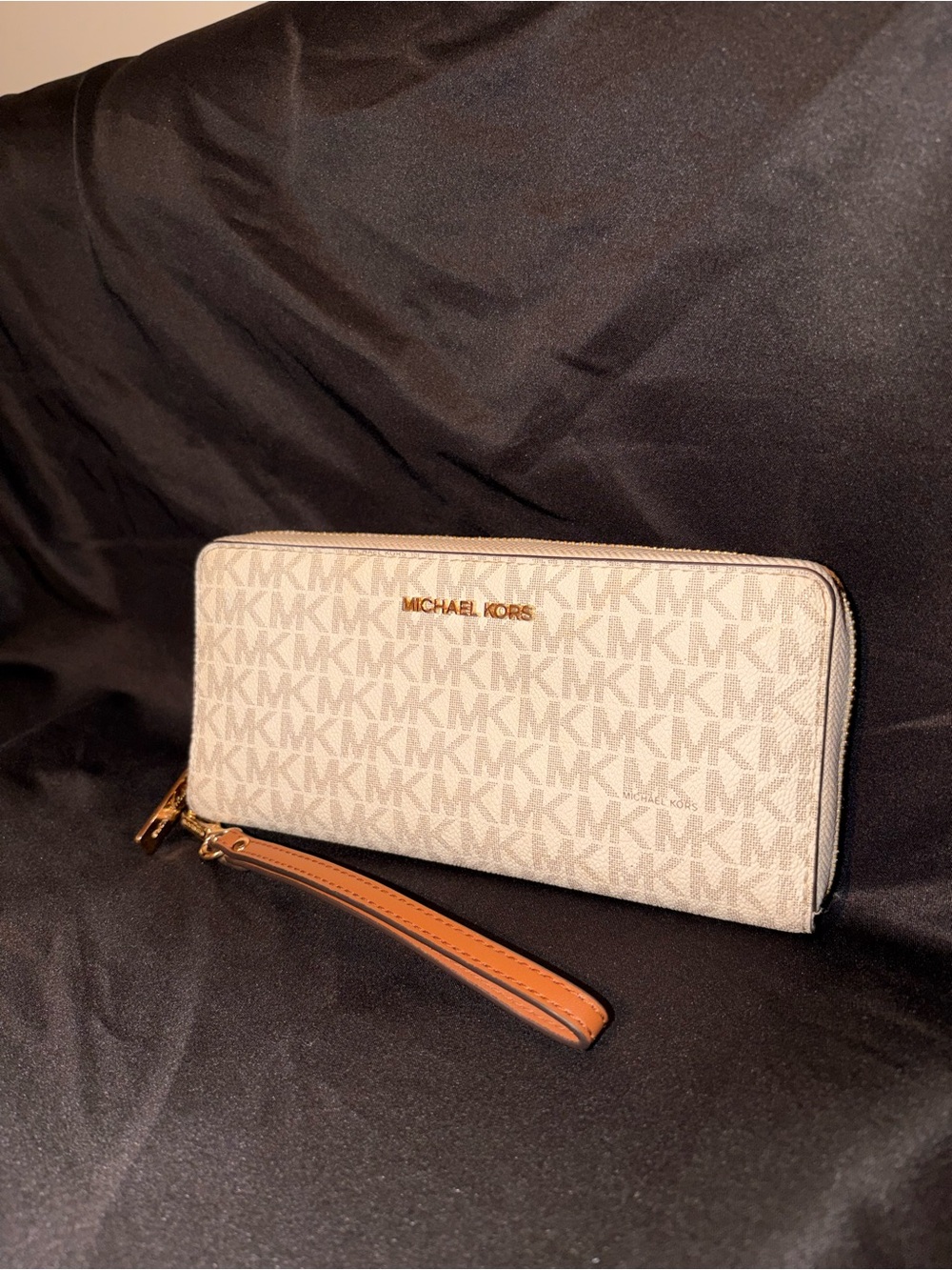 Michael Kors Jet Set Travel Large Continental Wallet Wristlet in Vanilla/Acorn